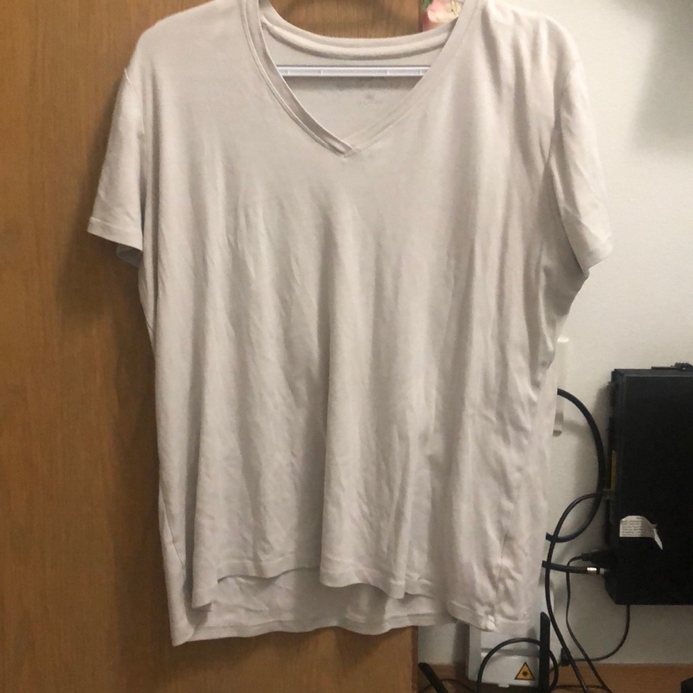 White tee